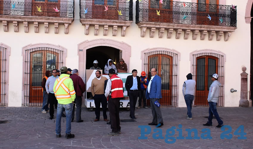 “Todo el tiempo ha sido ese problema. Los zacatecanos ya nos cansamos de ver que vengan empresas foráneas y nos dejen sin trabajo”, manifestó.