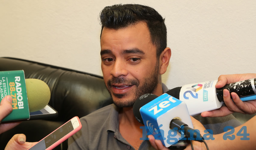 Efraín González Muro, lider perredista: Cualquier persona puede vestir como quiera