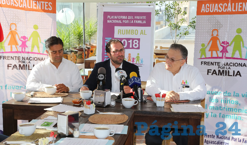 Conferencia de prensa del Frente Nacional por la Familia (Foto: Eddylberto Lu&eacute;vano Santill&aacute;n)