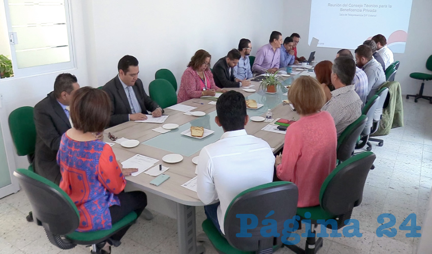 La sesi&oacute;n se llev&oacute; a cabo en las oficinas centrales del DIF Estatal
