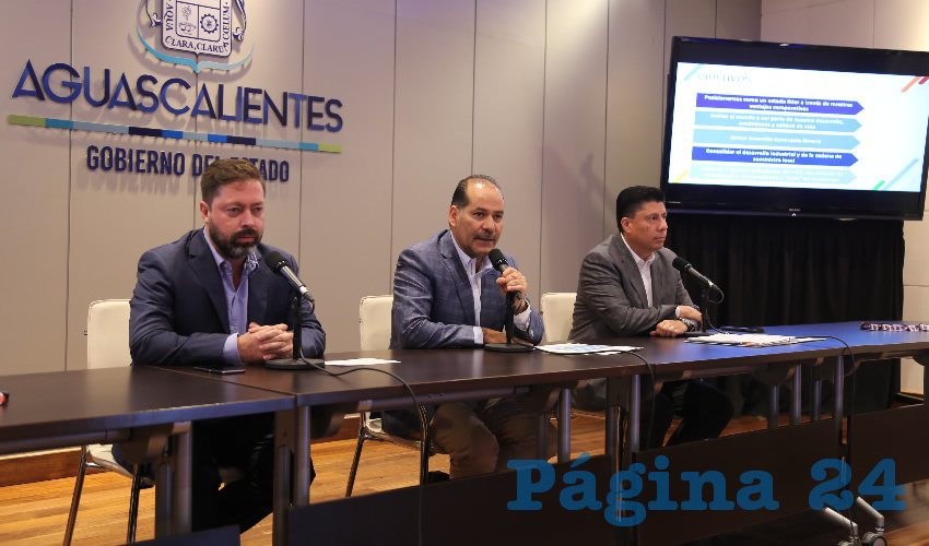En conferencia de prensa, el gobernador Martín Orozco Sandoval expuso la participación de Aguascalientes en Hannover Messe 2018 (Foto: Eddylberto Luévano Santillán)