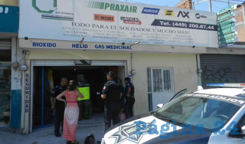 Un adolescente huyó cuando se fugó el polvo del extintor con el que amenazaba a una empleada