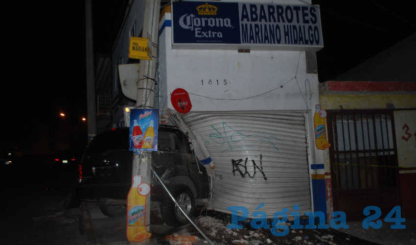 La camioneta de &ldquo;El Twister&rdquo; se estamp&oacute; y destruy&oacute; la fachada de una tienda de abarrotes