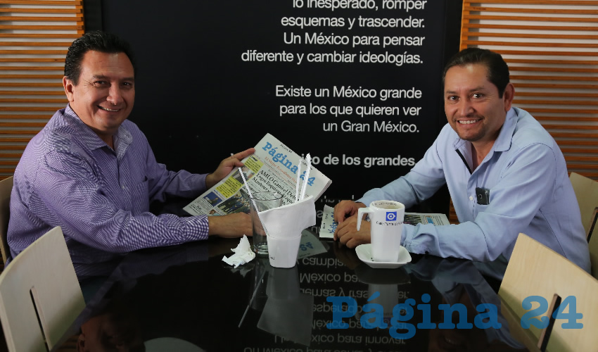 En el Caf&eacute; Punta del Cielo departieron Jes&uacute;s Morquecho Valdez, diputado local; y Daniel Z&aacute;rate Ibarra