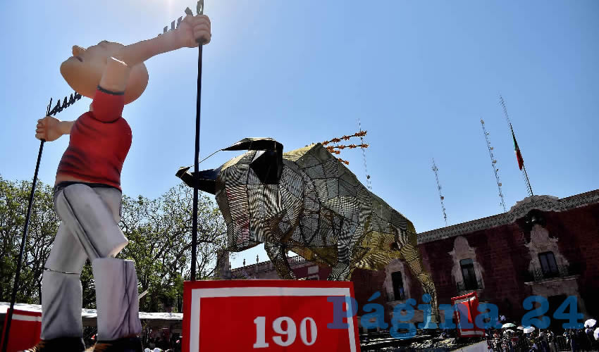 El desfile se caracterizó por tener como componentes centrales alebrijes de varios metros de altura y 11 muñecos autómatas con efectos y movimientos