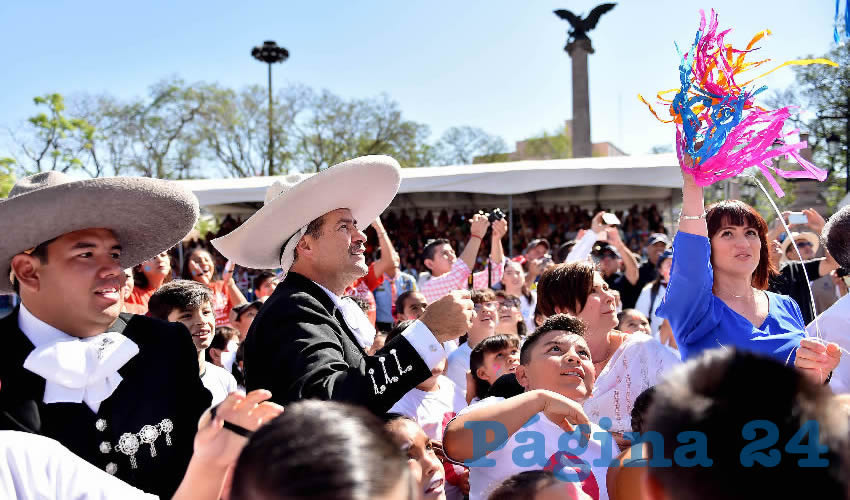El tradicional Desfile de Primavera tuvo el nombre De Sueños y Ensueños, como parte de la celebración del 190 aniversario de la Feria Nacional de San Marcos