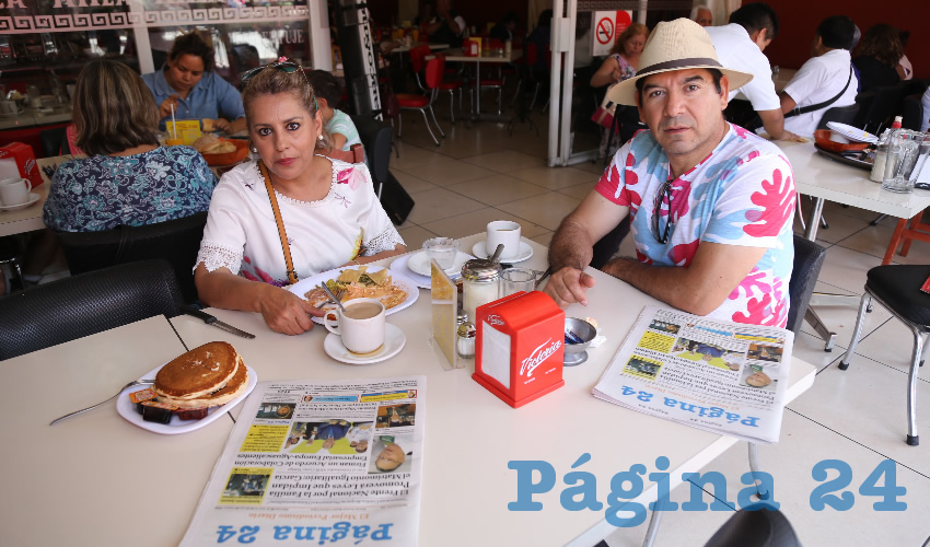 Compartieron el pan y la sal en el restaurante Mitla Patricia Su&aacute;rez Rodr&iacute;guez y Fernando Hern&aacute;ndez Femat