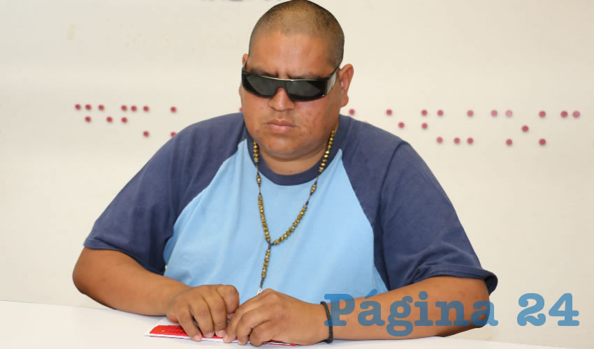 Los educandos que estudian a través de esta modalidad cursan la primaria por medio sistema braille