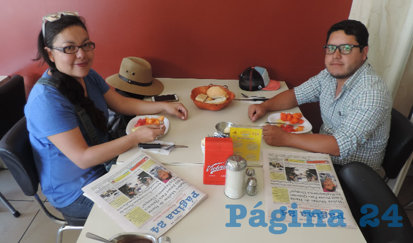 Sandra Rangel R&iacute;os y Adri&aacute;n Segura tomaron su primer alimento del d&iacute;a en el restaurante Mitla
