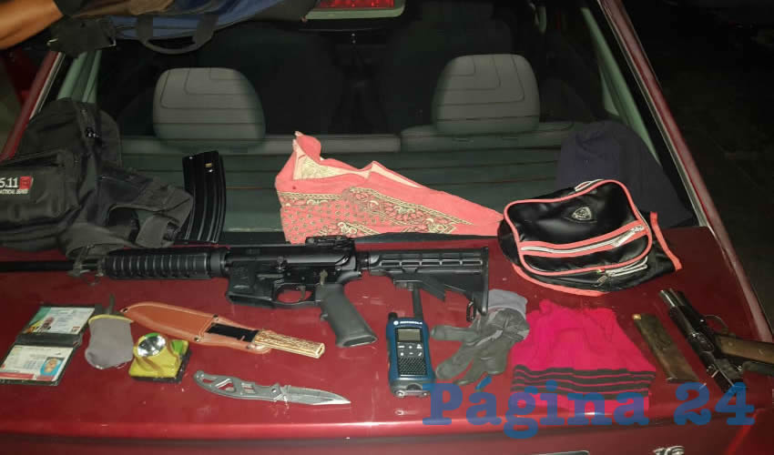 Las armas y otros objetos decomisados por las autoridades