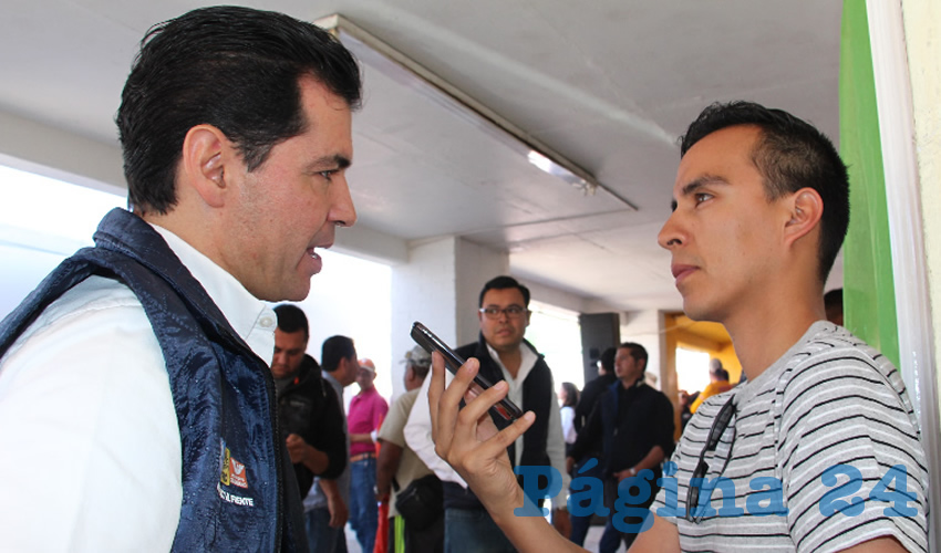 Rafael Flores Mendoza, candidato al senado de la república por la coalición “Por México al Frente” (PAN, PRD, MC): Es evidente que la estrategia de seguridad que está marcando la actual administración no está funcionando, y se debe de desmantelar toda la organización criminal como se hace en otros países, que se puede desmantelar a toda una organización. (Foto: Rocío Castro Alvarado)