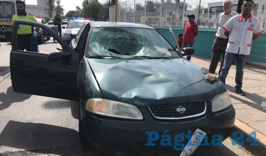 El automóvil Nissan Sentra, que manejaba el hoy homicida