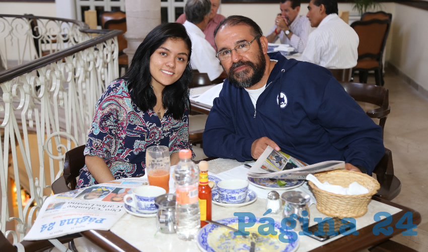 En Sanborns Francia platicaron Xiomara Mogollón Vázquez y Óscar García Flores