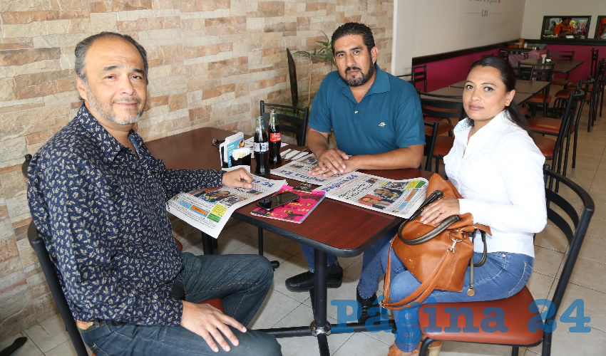En el restaurante La Madero compartieron el primer alimento de la mañana Espartaco Álvarez Cardona, Rafael de Lira Muñoz y Erica Palomino Bernal