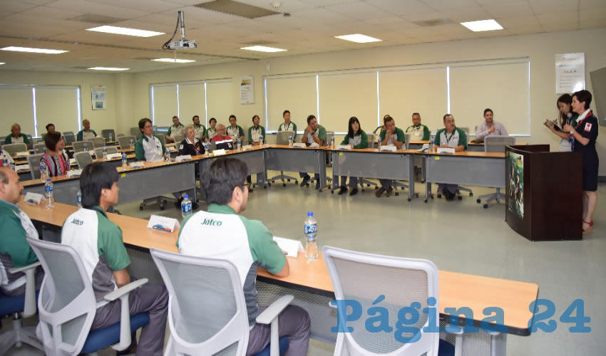 La presidenta honoraria de la Cruz Roja Mexicana de la delegaci&oacute;n Aguascalientes recibi&oacute; de la empresa Jatco el donativo