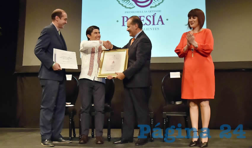 El gobernador Mart&iacute;n Orozco Sandoval asisti&oacute; a la entrega del Premio Bellas Artes de Poes&iacute;a Aguascalientes 2018