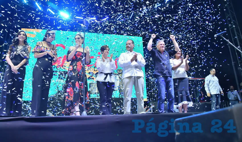El gobernador del Estado Martín Orozco Sandoval y su esposa Yolanda Ramírez de Orozco encabezaron la clausura de las festividades en el Foro de las Estrellas