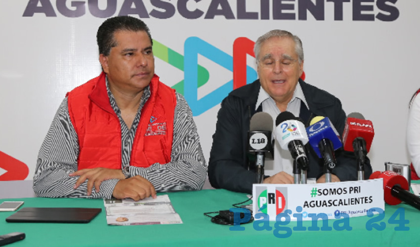 Miguel Romo Medina (derecha), coordinador de campaña de José Antonio Meade y Enrique Juárez Ramírez (izquierda), presidente del PRI en Aguascalientes (Foto: Eddylberto Luévano Santillán)