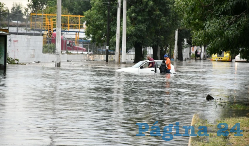 Para Enrique Ibarra no fue inundación porque no evacuaron a nadie. En redes sociales circulan una serie de videos e imágenes que demuestran las afectaciones en colonias como Miravalle, El Deán y La Nogalera/Fotos: Especial y cortesía