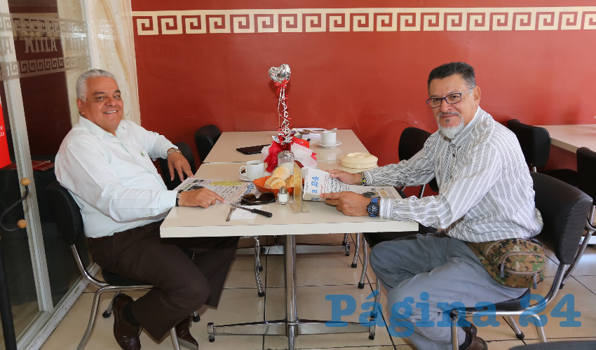 En el Mitla almorzaron Enrique González Aguilar, representante del Partido Verde ante el INE; y Francisco García Medrano, catedrático de la UNEA