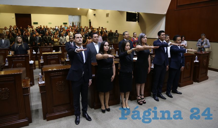 Los legisladores iniciaron funciones, tras rendir la protesta de ley ante el Pleno (Fotos: Eddylberto Luévano Santillán)