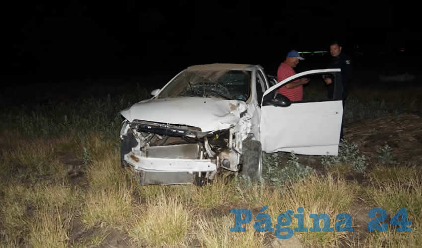 El auto quedó destrozado pero su conductor resultó ileso