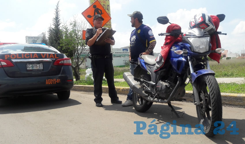 Varios aspectos revisan los polic&iacute;as a conductores