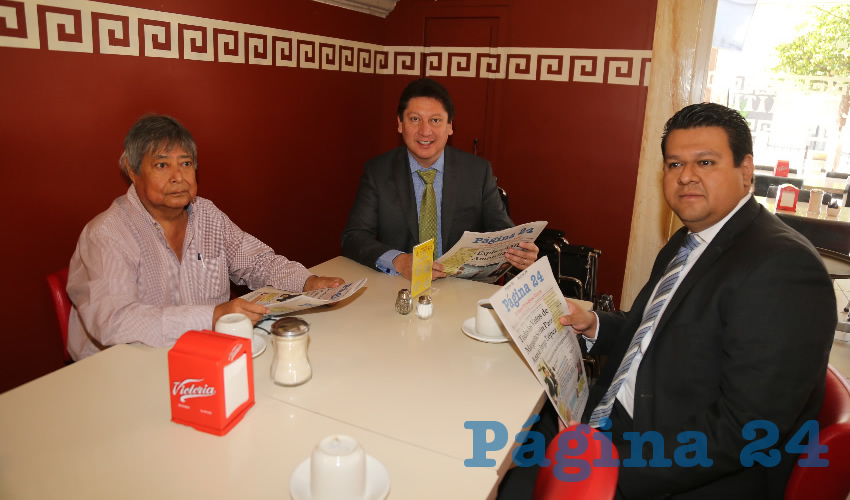 En el restaurante Mitla compartieron el primer alimento de la ma&ntilde;ana el contador publico Jos&eacute; Luis Dur&oacute;n Barron, Alberto Sol&iacute;s Far&iacute;as, notario p&uacute;blico; y Aldo Sol&iacute;s Hern&aacute;ndez
