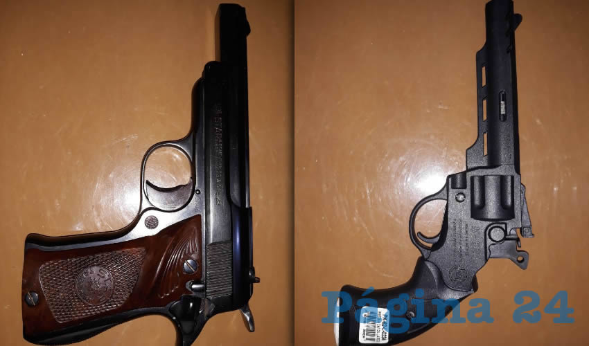 La pistola y el revólver de salva