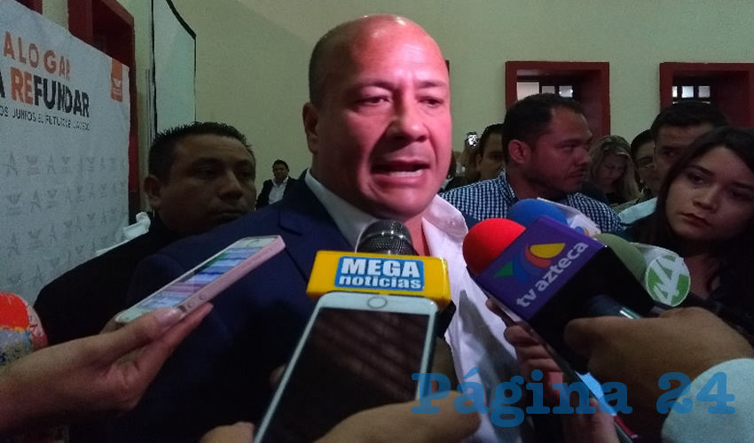 Luego de que Andrés Manuel López Obrador, candidato a la presidencia por la coalición Juntos Haremos Historia dijo que toca madera para que Enrique Alfaro no sea gobernador de Jalisco, el candidato naranja reviró: “Entiendo muy bien que dice que no se va a sentir cómodo, ¿qué es lo que quiere? Pues quiere lacayos y no gobernantes con dignidad que defiendan a sus estados”/Foto: Francisco Andalón López 