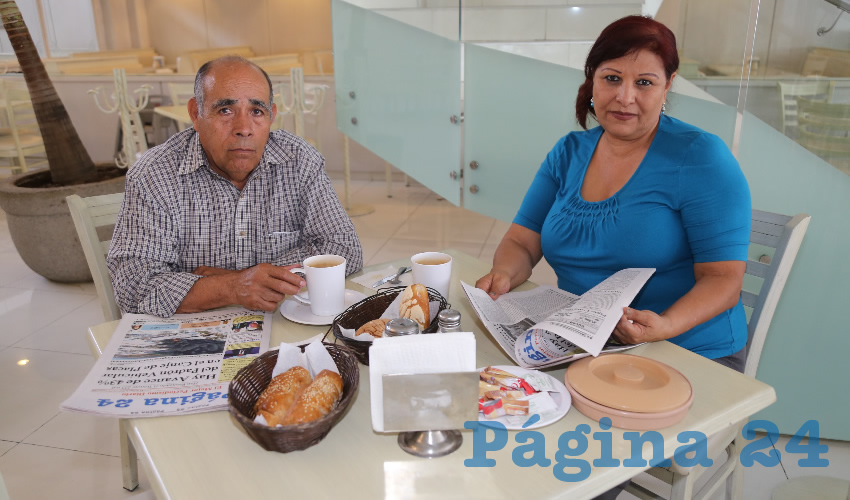 En el restaurante Del Centro compartieron el primer alimento de la ma&ntilde;ana Roberto Esparza Navarro y Mar&iacute;a de la Luz Mendoza Aguirre