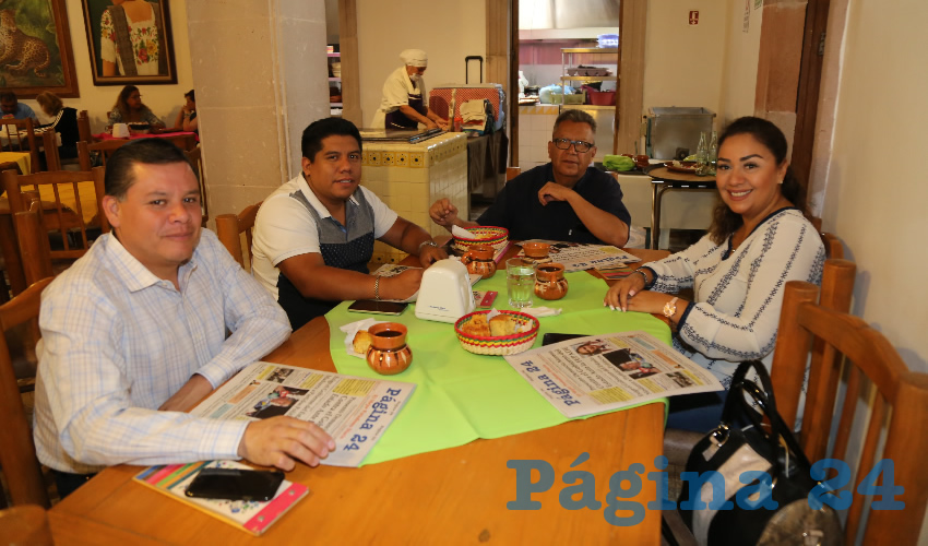 Juan Antonio Hern&aacute;ndez Organista, Gustavo Viveros Fern&aacute;ndez, Juan Carlos L&oacute;pez Ayala y Sylvia Garfias Cedillo compartieron el pan y la sal en el restaurante La Mestiza