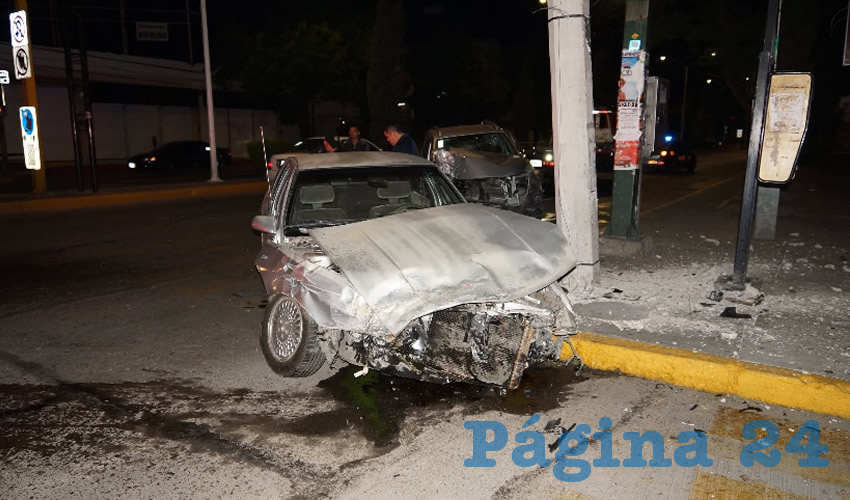 Los dos vehículos quedaron destrozados