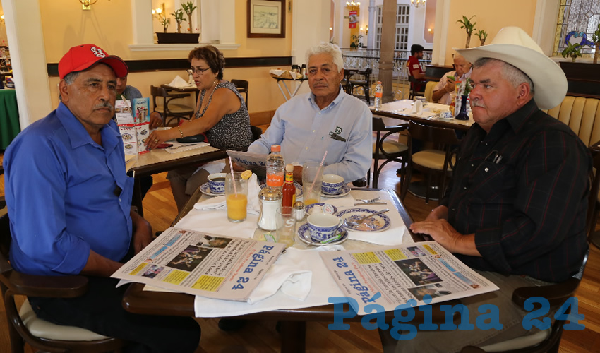 En Sanborns Francia almorzaron Gerardo Ortiz Espinosa, Juan Manuel Palos L&oacute;pez y Mario Ponce Palos