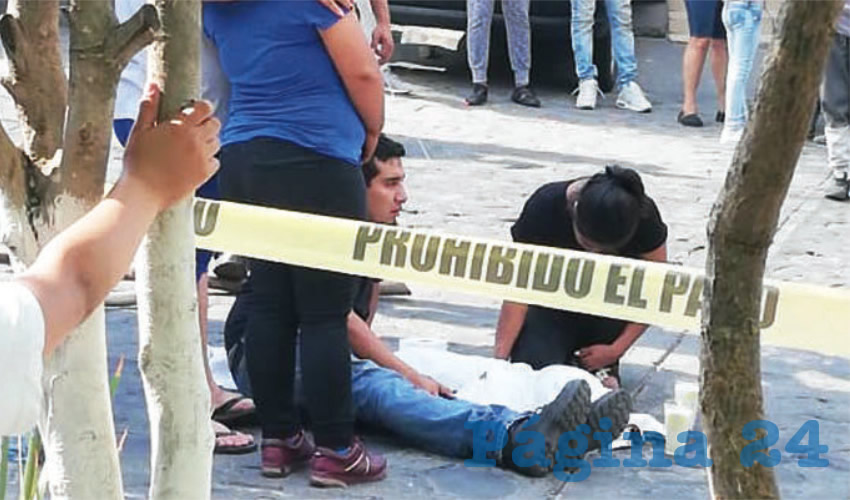 El cuerpo fue llevado a la morgue, mientras que la madre del pequeño inconsolable lloraba/Fotos: Especial
