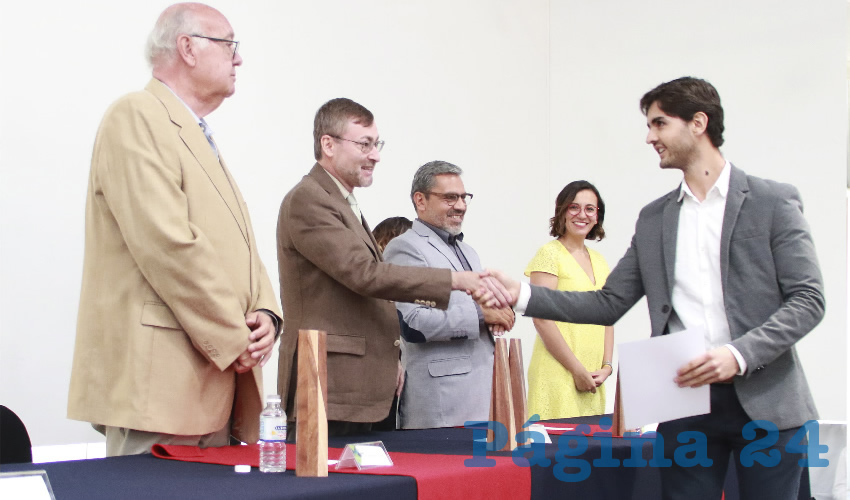 Estos estudiantes representa el compromiso de la Institución por responder a una excelencia educativa de nivel superior