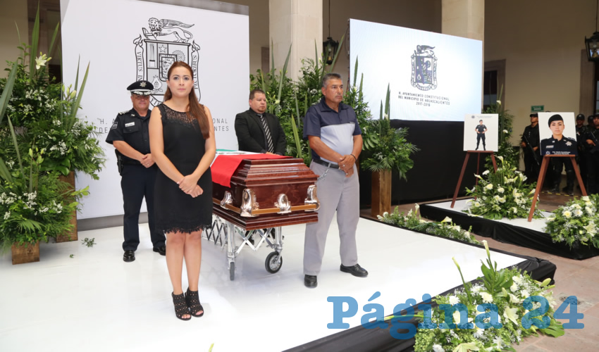 La alcaldesa Teresa Jim&eacute;nez Esquivel encabez&oacute; el homenaje
