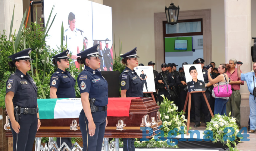 Los polic&iacute;as mostraron su dolor ante la p&eacute;rdida de su compa&ntilde;era Mar&iacute;a Guadalupe Lazcano Renter&iacute;a