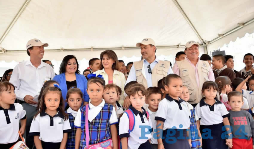 El gobernador Mart&iacute;n Orozco Sandoval realiz&oacute; una visita por siete escuelas de los niveles de preescolar, primaria y secundaria de nueva creaci&oacute;n