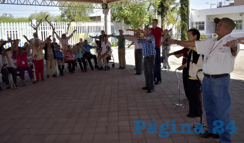 Cuando un adulto mayor se mantiene activo y hace ejercicios apropiados a su edad, tiene una mejor integración social