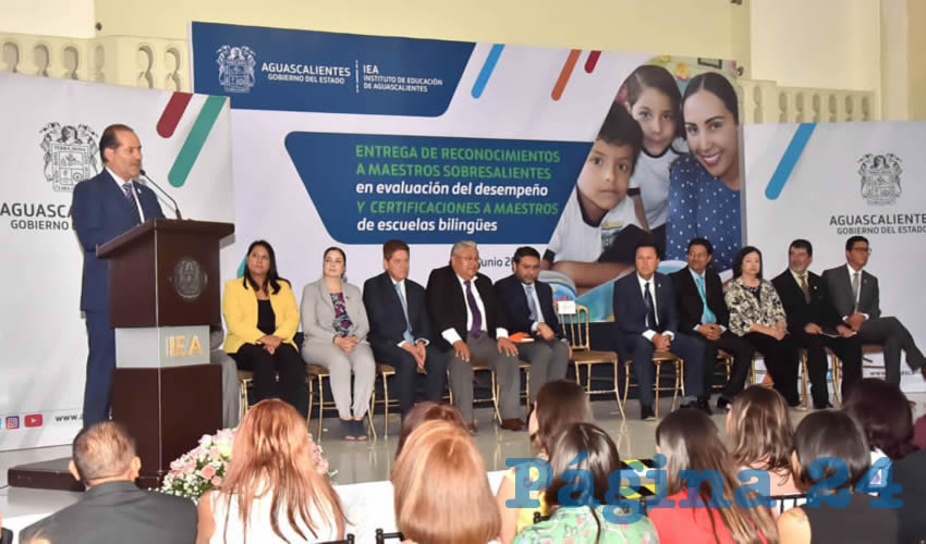 El gobernador Martín Orozco Sandoval asistió a la entrega de reconocimientos a mil 156 maestros, directores y supervisores
