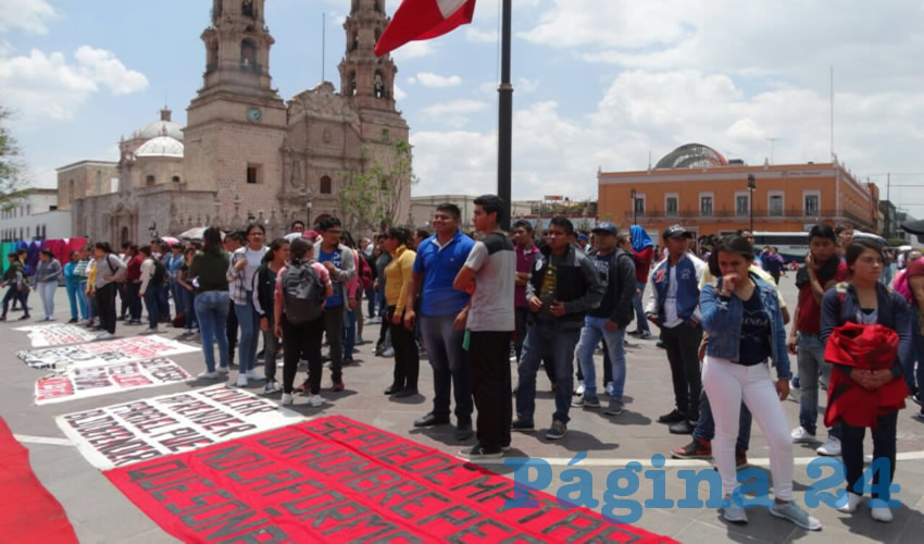 Normalistas de diversos estados del país marcharon en recuerdo del 9 de junio de 2017