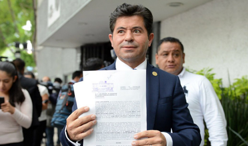 Ciudad de México.- El diputado Jorge López Martín denunció ante la PGR a Andrés Manuel López Obrador por financiamiento ilícito a su campaña (Foto: Especial)