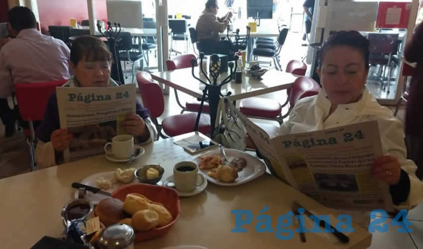 Las hermanas Beatriz y María Cristina Aviña López tomaron su primer alimento del día en el restaurante Mitla