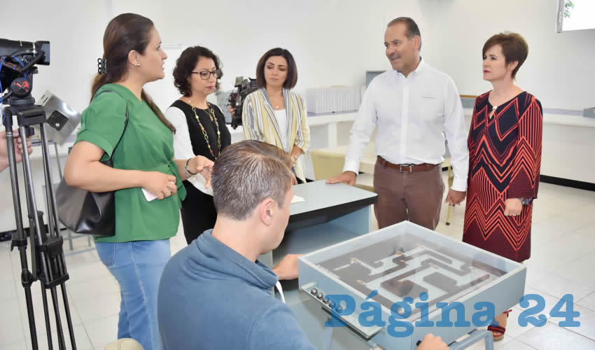 El gobernador del Estado, Mart&iacute;n Orozco Sandoval, acompa&ntilde;ado por la presidenta del DIF Estatal, Yolanda Ram&iacute;rez de Orozco, recorrieron las nuevas instalaciones