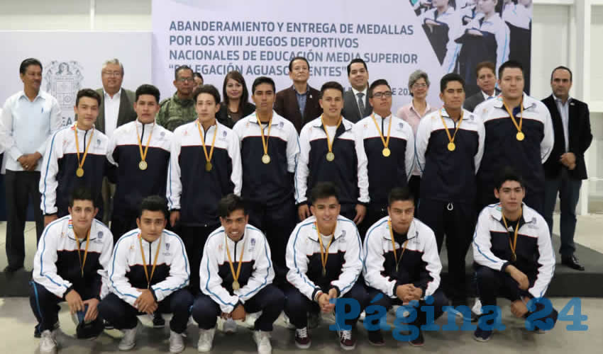 Se llev&oacute; a cabo la ceremonia de abanderamiento de la delegaci&oacute;n, integrada por m&aacute;s de 200 alumnos