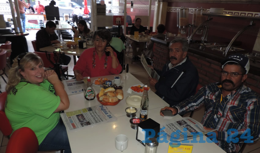Misty Davis, María del Carmen y Salvador de Luna González, y Fidel de Luna almorzaron en el restaurante Mitla