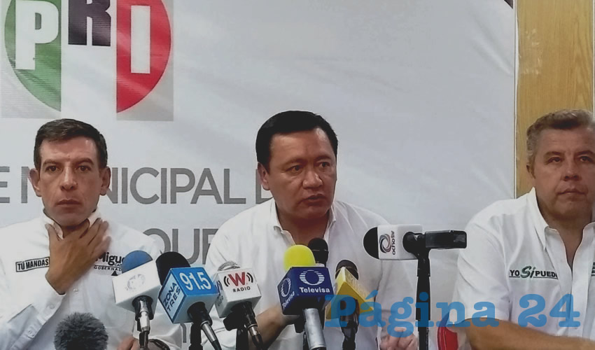 visita en Jalisco, Miguel Ángel Osorio Chong, aspirante del PRI al Senado, acusó que los partidos en la Cámara Alta “se opusieron a hacer la policía estatal única, ellos se opusieron una y otra vez, los que ahora salen en la televisión, los que dicen que van a solucionar el problema de seguridad son los que se opusieron”/Foto: Francisco Andalón López