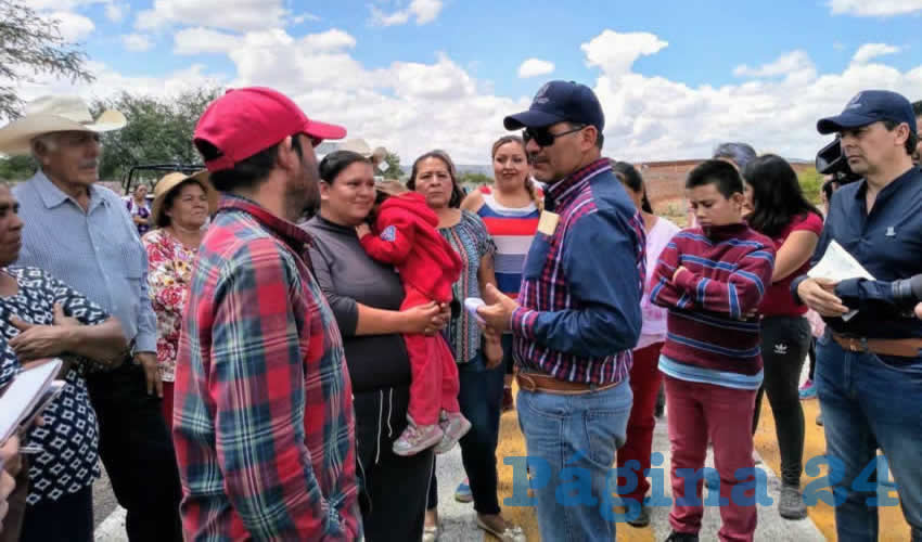 El mandatario estatal recorrió la carretera El Salitre–El Epazote, donde reiteró su compromiso con el mejoramiento de los caminos del estado