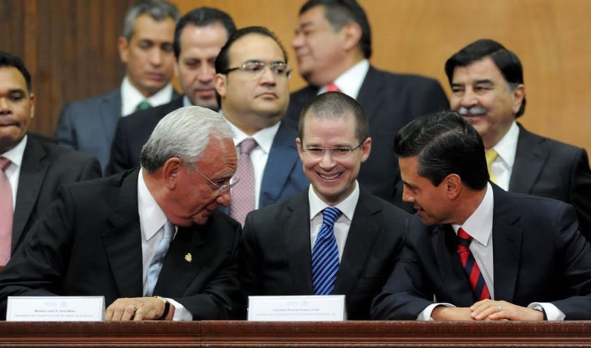Ricardo Anaya a la diestra de Enrique Peña Nieto. ...“nos amábamos tanto”... 